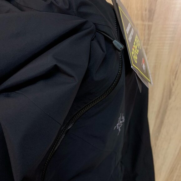 Arc’teryx Beta Series Beta LT Hooded Hardshell Jacket - Picture 10 of 10